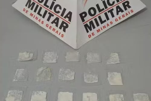 Criança de 4 anos acha cocaína do pai, pensa que é bala de coco e distribui para colegas em escola