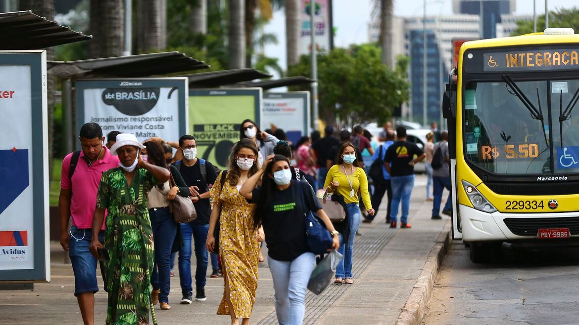 Brasil tem 172 mil novos casos e 893 mortes por covid-19, em 24 horas