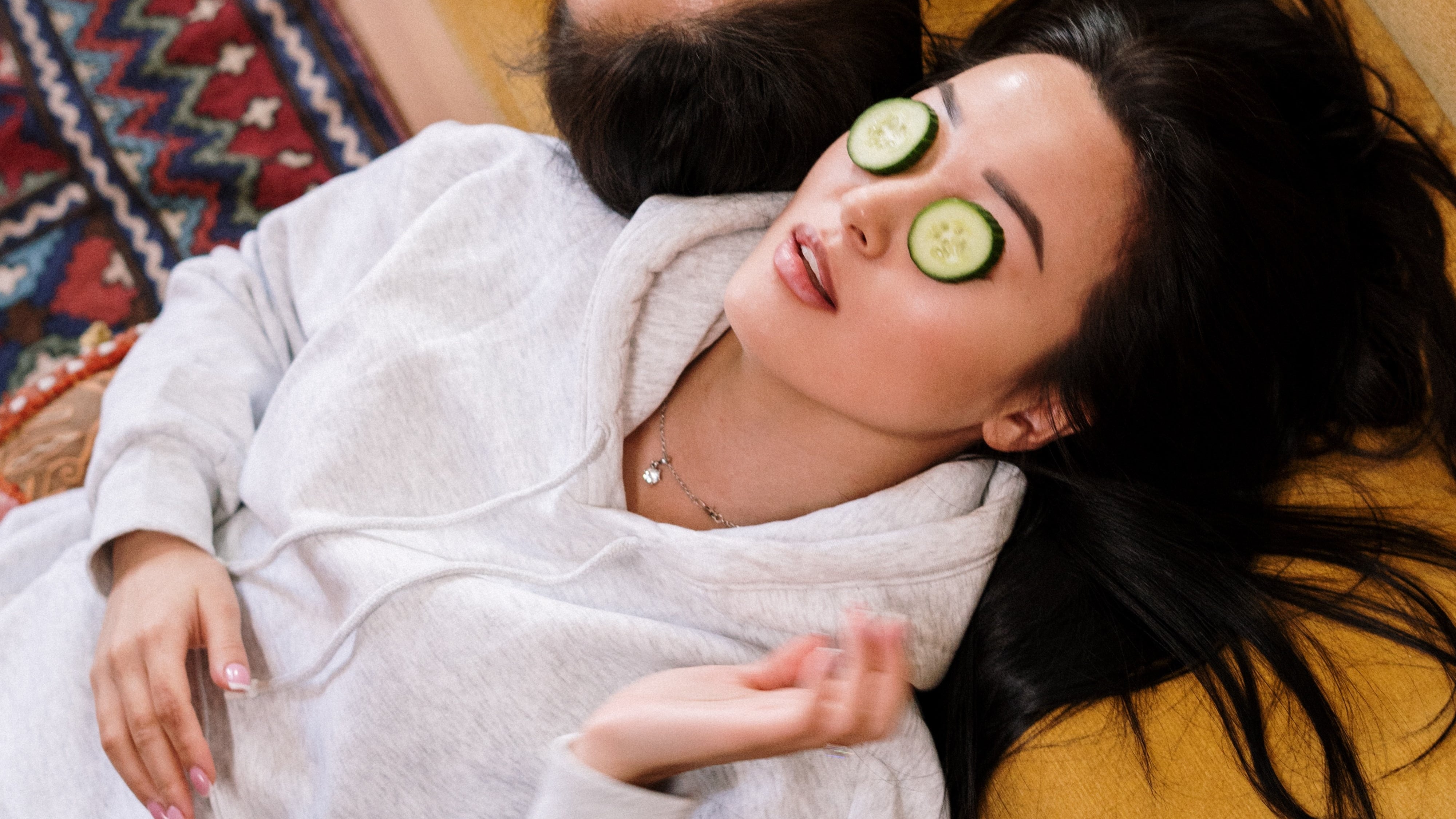 Com as essências coreanas, você pode desfrutar dos benefícios de uma pele hidratada e nutrida, trazendo um passo essencial para a sua rotina de skincare.