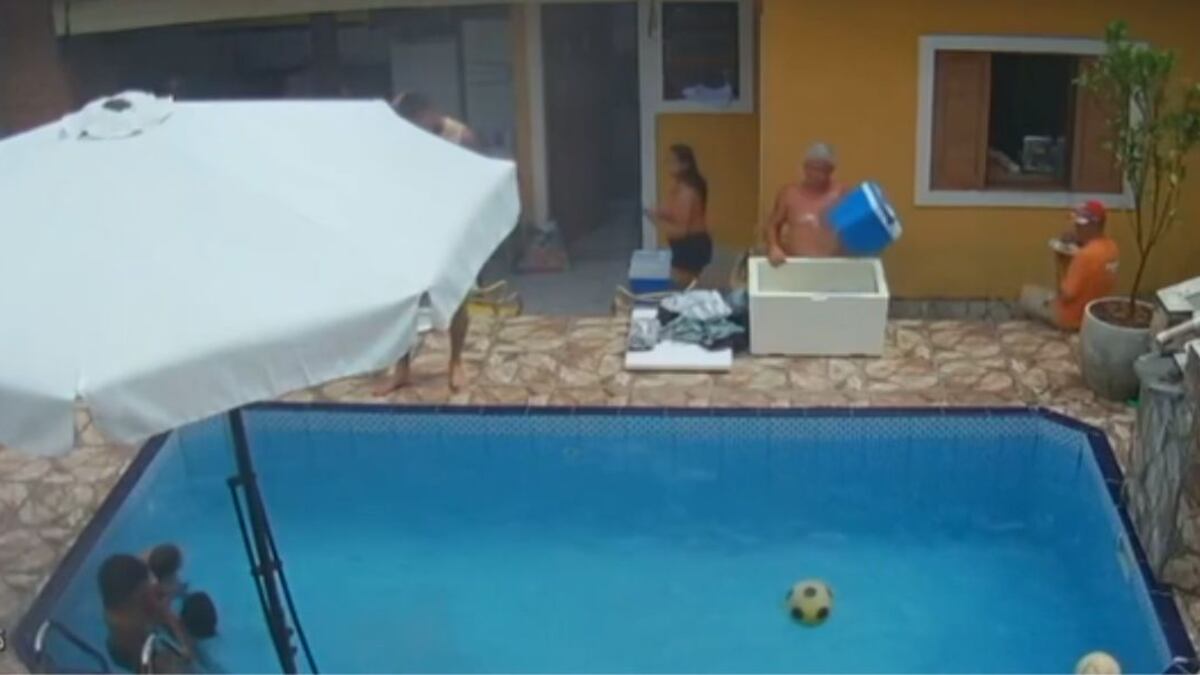Menino de 8 anos salva bebê em piscina no litoral de São Paulo