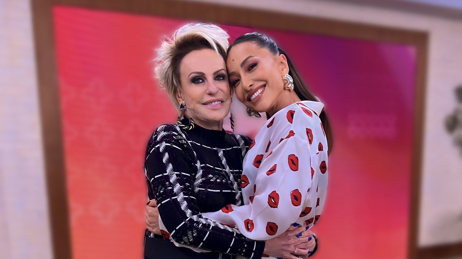 Ana Maria Braga e Sabrina Sato no Mais Você
Foto: @ANAMARIABRAGA
