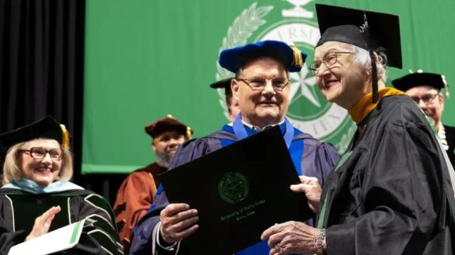 Quero continuar aprendendo", afirma a recém-mestre. - (crédito: Ahna Hubnik/Universidade do Norte do Texas)