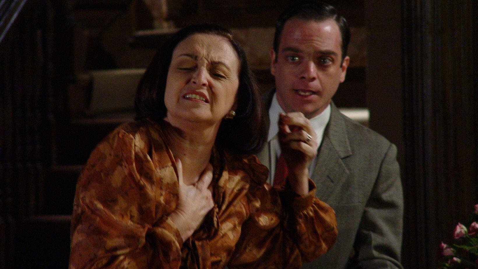 O plano de Débora em Alma Gêmea dá errado e ela morre envenenada