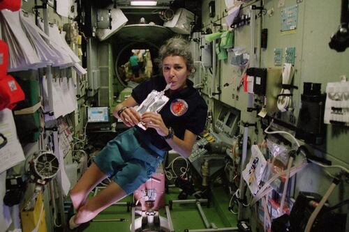 Um segredo no espaço? A astronauta francesa que falou sobre OVNIs quando tentou cometer suicídio