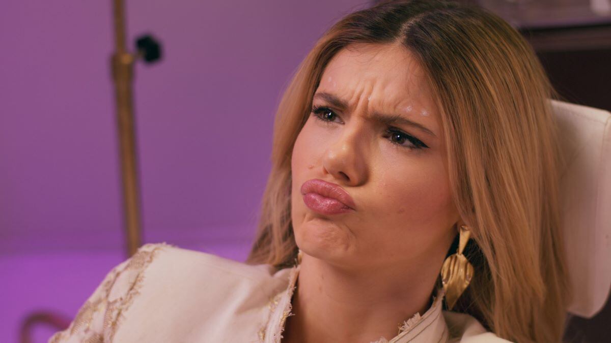 “Eu não vejo a hora de chegar na minha casa, tomar banho, deitar na minha cama e assistir", comentou um fã sobre sua rotina depois que Beleza Fatal estreou