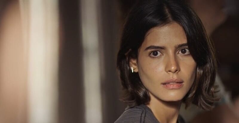 Pantanal: Grávida, Guta (Julia Dalavia) será criticada pelo pai