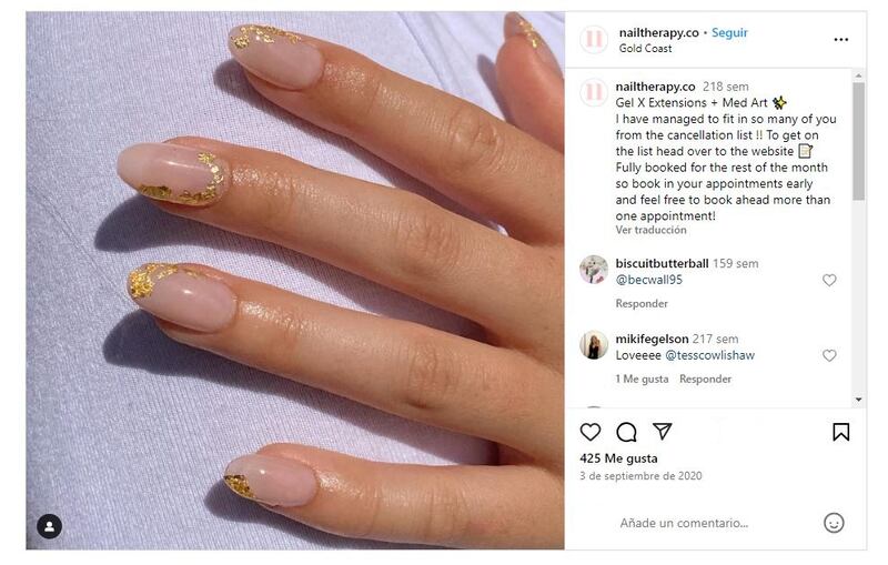 La manicura con hoja de oro es una elección infalible para triunfar en estilo durante la temporada decembrina
