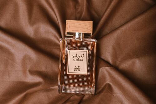 4 perfumes árabes PERFEITOS para dar de presente de aniversário para sua companheira