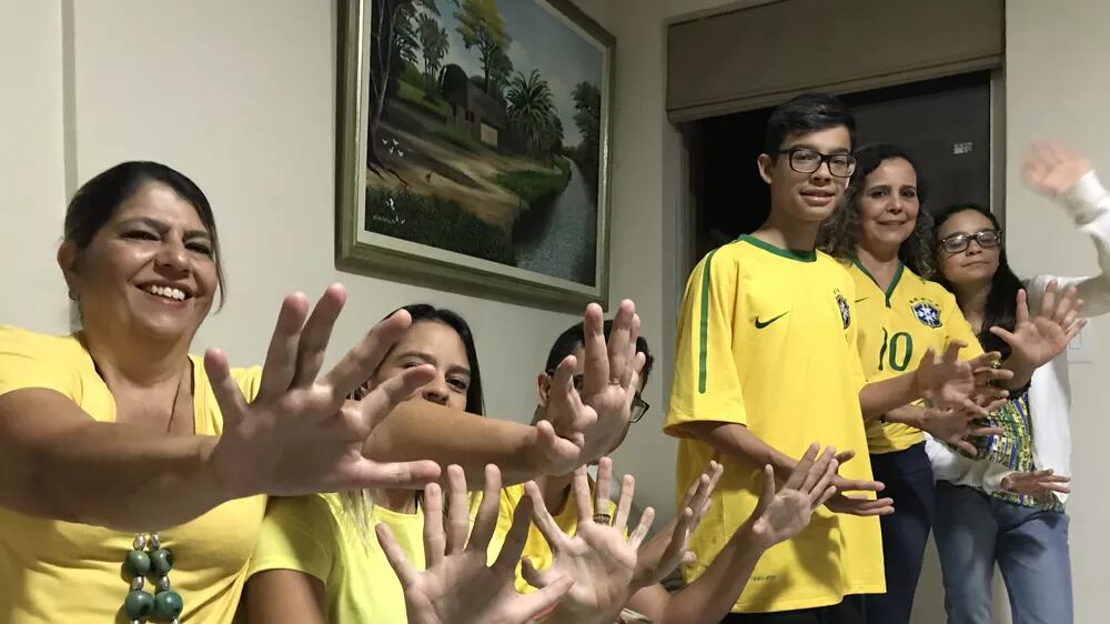 Eles tem condição genética chamada de polidactlia