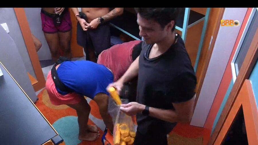 Produção exige que Lucas devolva produtos 'roubados' no 'BBB 22'