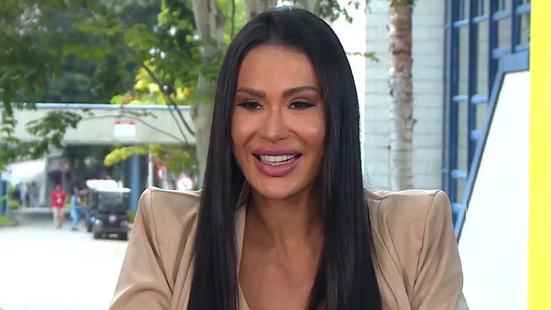 Gracyanne Barbosa chora ao revelar que procurou comida no lixo durante o café da manhã com o eliminado do Mais Você