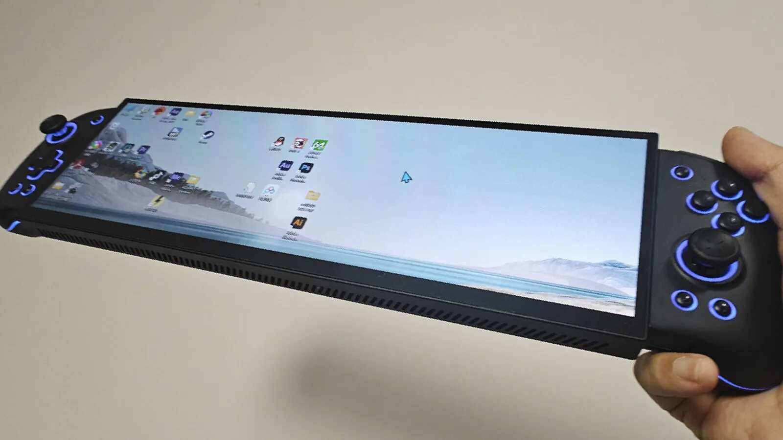 Consola portátil creada por un usuario con una pantalla de 32:9