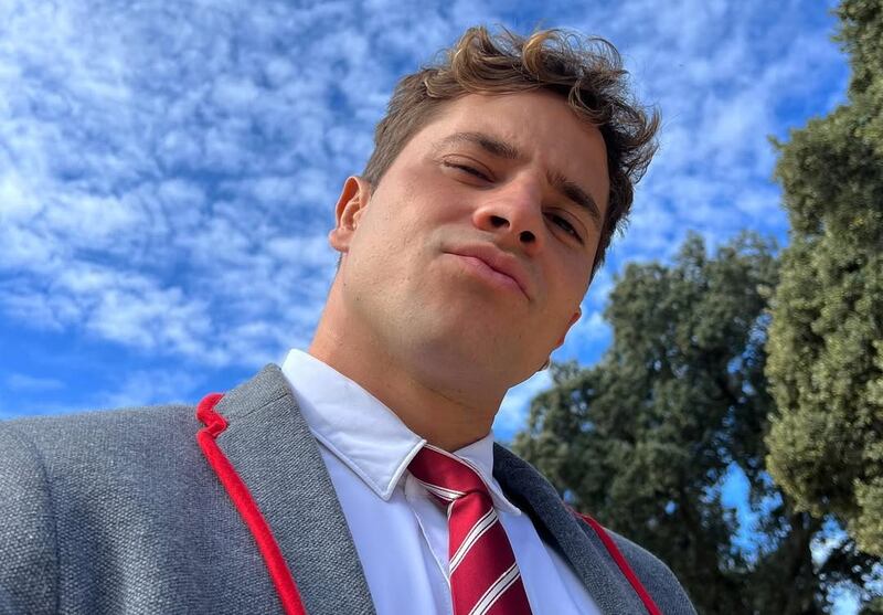 André Lamoglia deixou a escola Las Encinas de Elite para protagonizar Os Donos do Jogo, nova série brasileira da Netflix