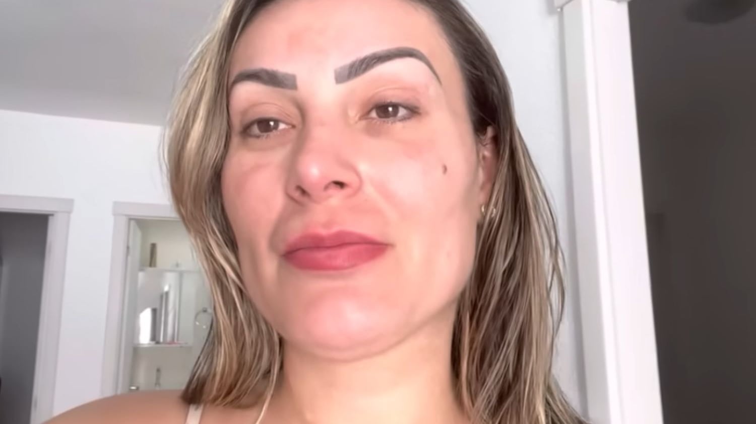 Ex-modelo gravou vídeos explicando a sua decisão