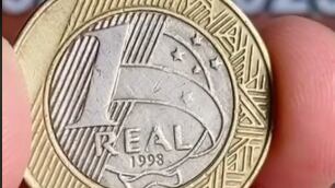 Moeda de 1 real com letra P