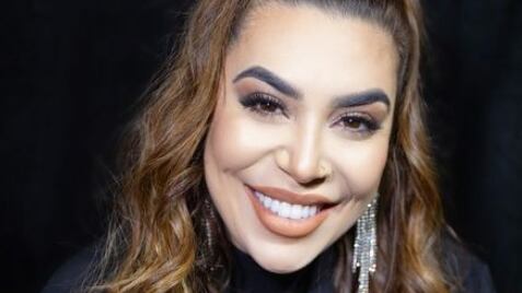 Cantora sertaneja Naiara Azevedo vai ao hospital