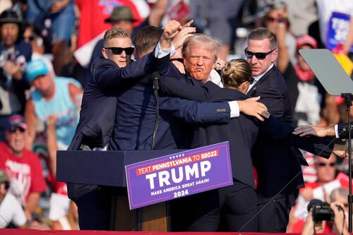 Comício de Donald Trump é interrompido após sons de tiros na Pensilvânia: o ex-presidente terminou com a orelha sangrando