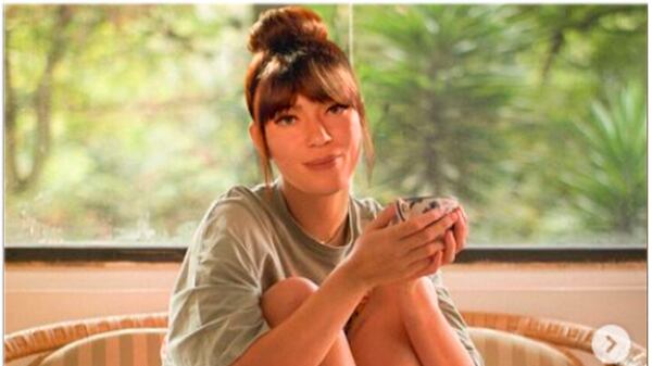 Flora, influenciadora digital criada por Inteligência Artificial (IA)