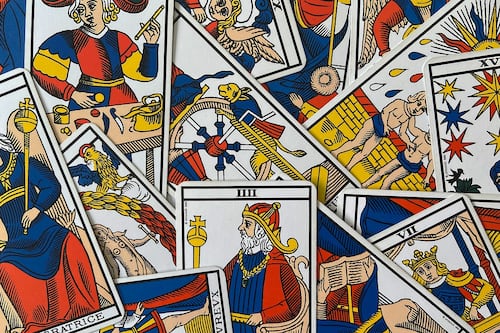 As revelações do tarot desta terça-feira (18) para os signos de Leão, Virgem, Libra e Escorpião