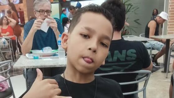 Mãe diz que ele deve ter alta nesta quarta-feira (8) e precisará de cadeira de rodas.