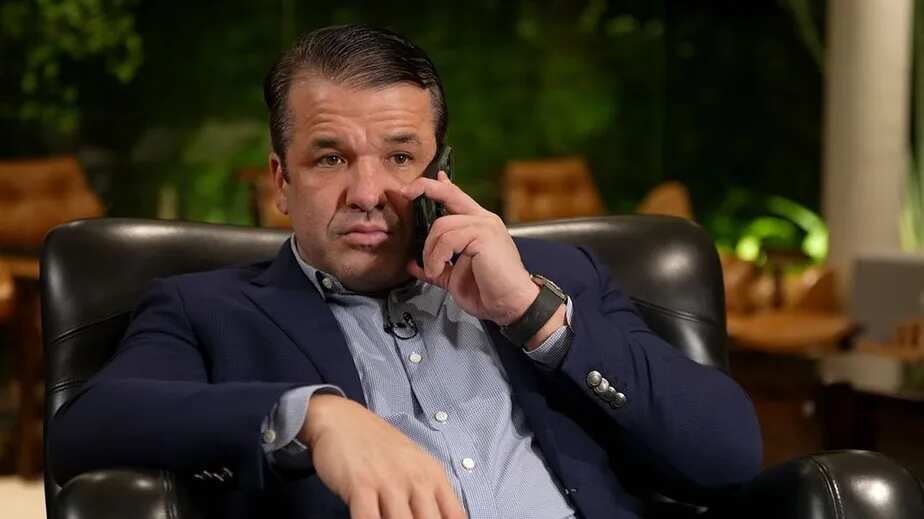 Ele segue detido nos Emirados Árabes