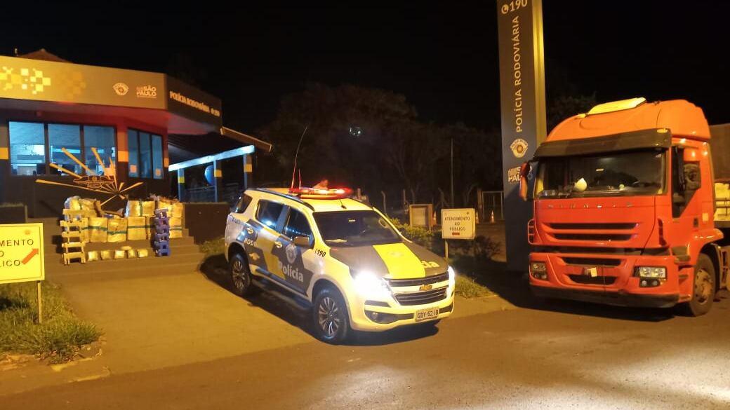 Homem é flagrado transportando quase 260 quilos de maconha