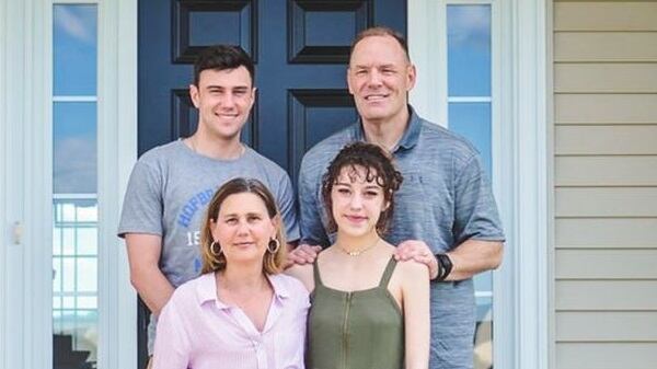 Há um gatinho escondido nesta imagem e nem todos conseguem vê-lo. Você é capaz?