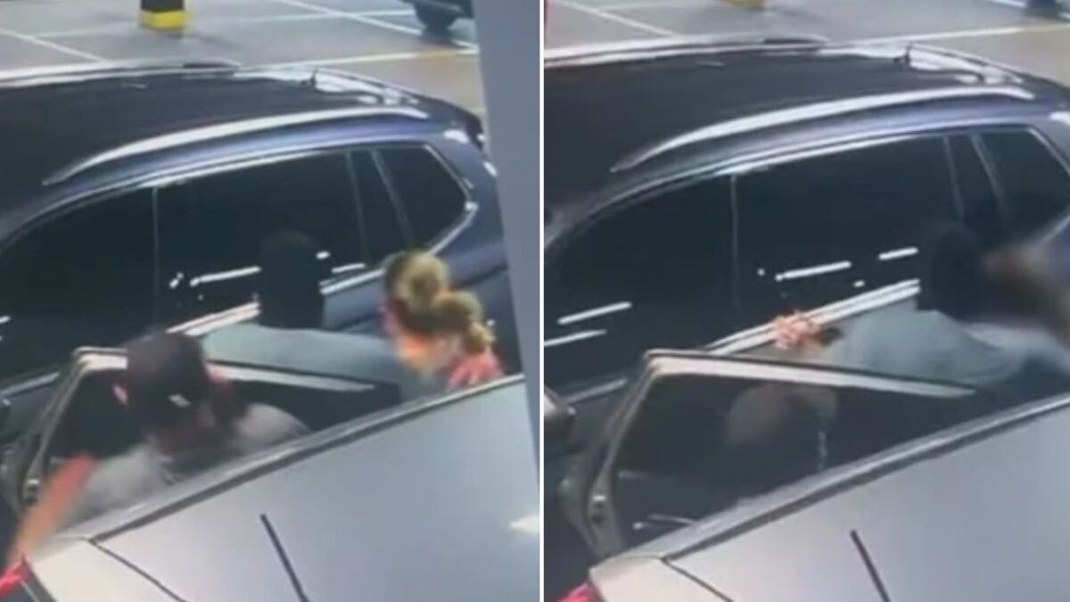 Ela foi resgatada ilesa e um dos bandidos morreu em confronto com a PM