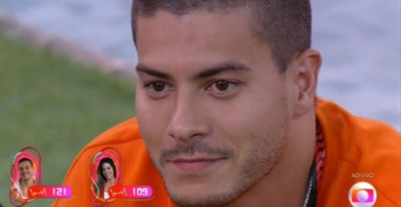 Arthur diz que Laís está 'perdida no jogo'