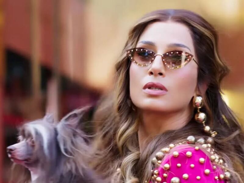 Vilã de Beleza Fatal, Lola (Camila Pitanga) é implacável para conquistar o poder e suas milhares de seguidoras