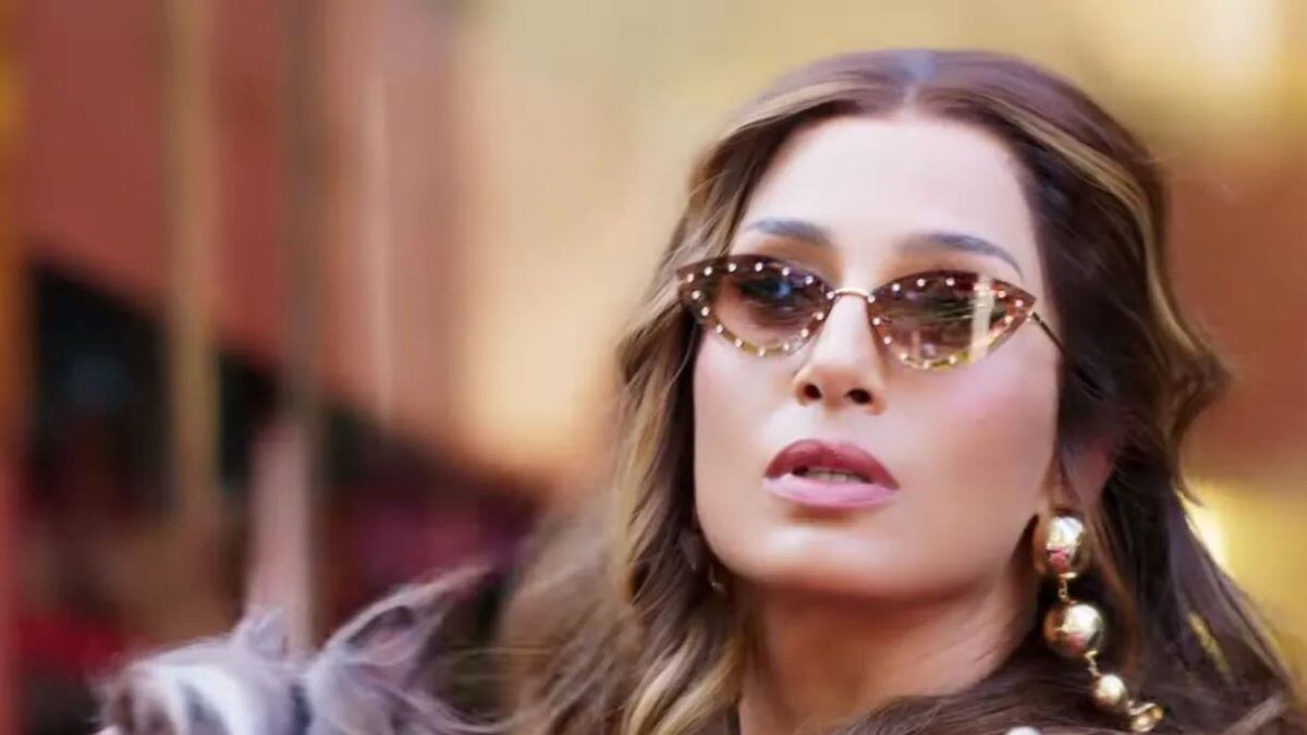 Vilã de Beleza Fatal, Lola (Camila Pitanga) é implacável para conquistar o poder e suas milhares de seguidoras