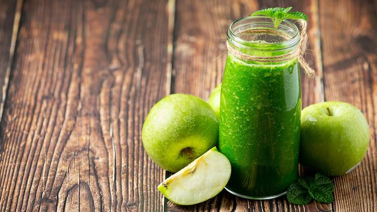 Com maçã e menta: o suco caseiro para quem precisa de um sono profundo