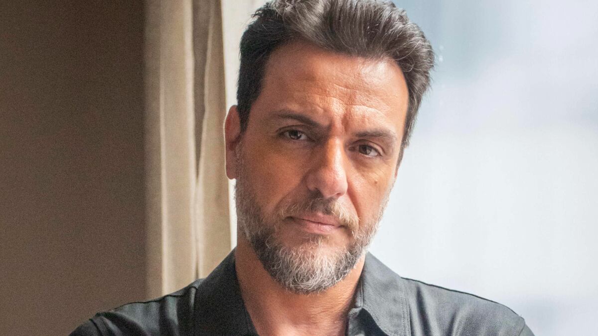 Rodrigo Lombardi some de Mania de Você depois da primeira fase da novela