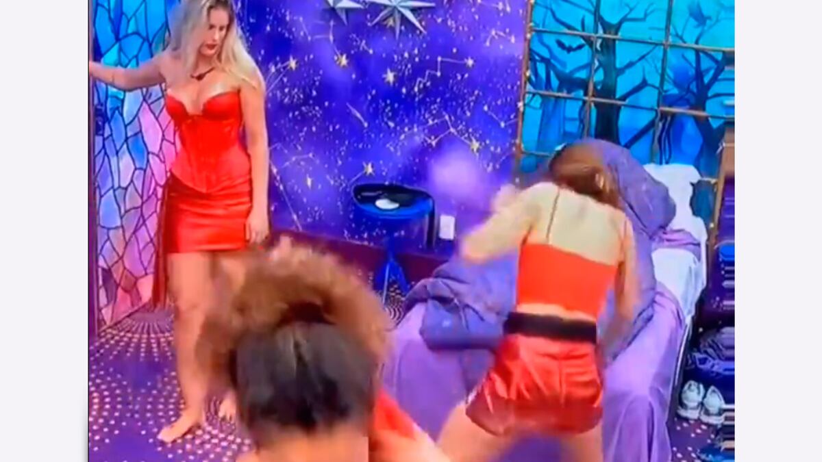 Wanessa Camargo dança perto da cama de Davi