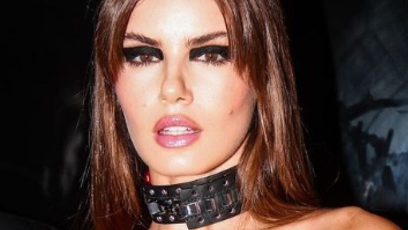 Camila Queiroz é destaque na SPFW