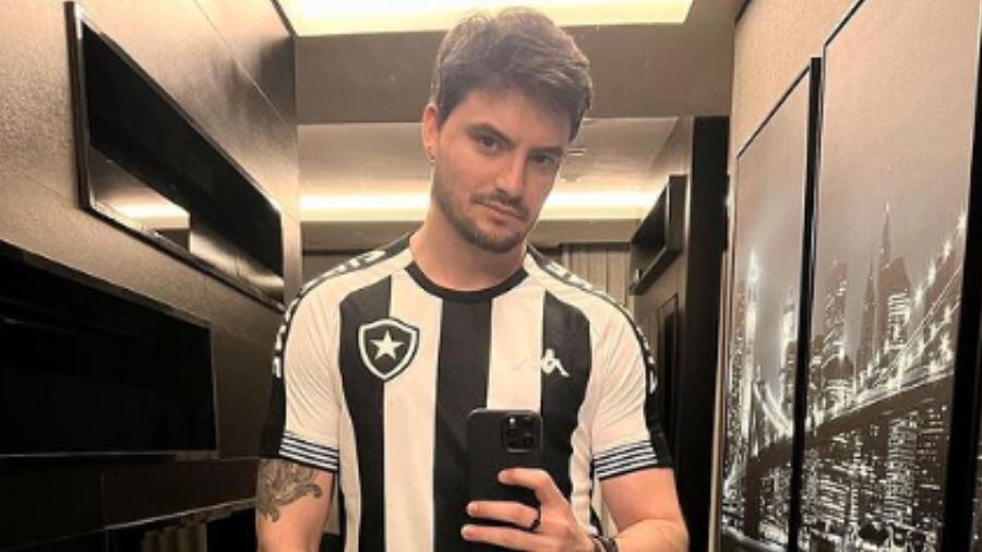 Felipe Neto usou redes sociais para mandar narrador calar a boca