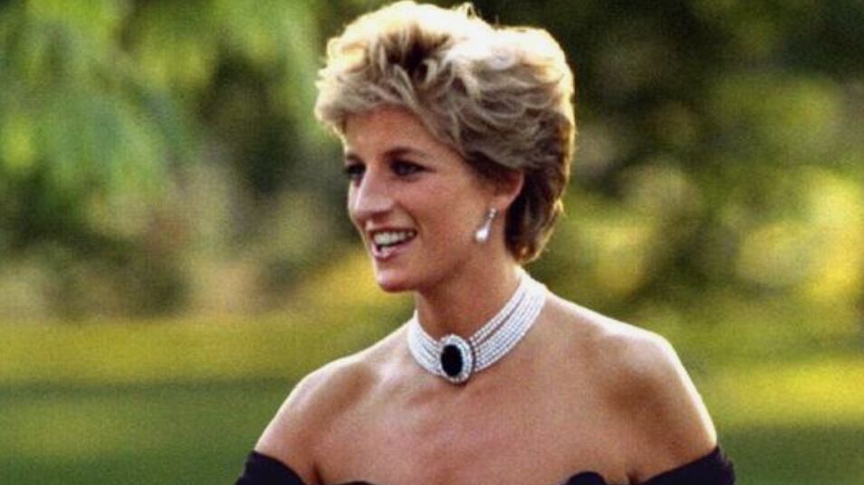 O médico disse que correu para o seu carro para pegar um equipamento respiratório e chamar uma ambulância. "Ela estava inconsciente. Graças à minha bolsa respiratória, ela recuperou um pouco mais de energia, mas não conseguia dizer nada", lembra Mailliez.