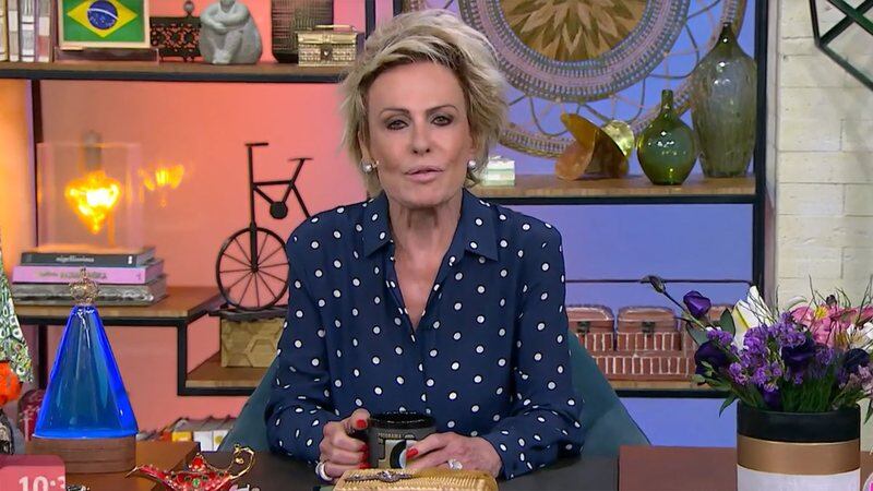 Ana maria Braga corre para os estúdios para prestar homenagem a Jô Soares