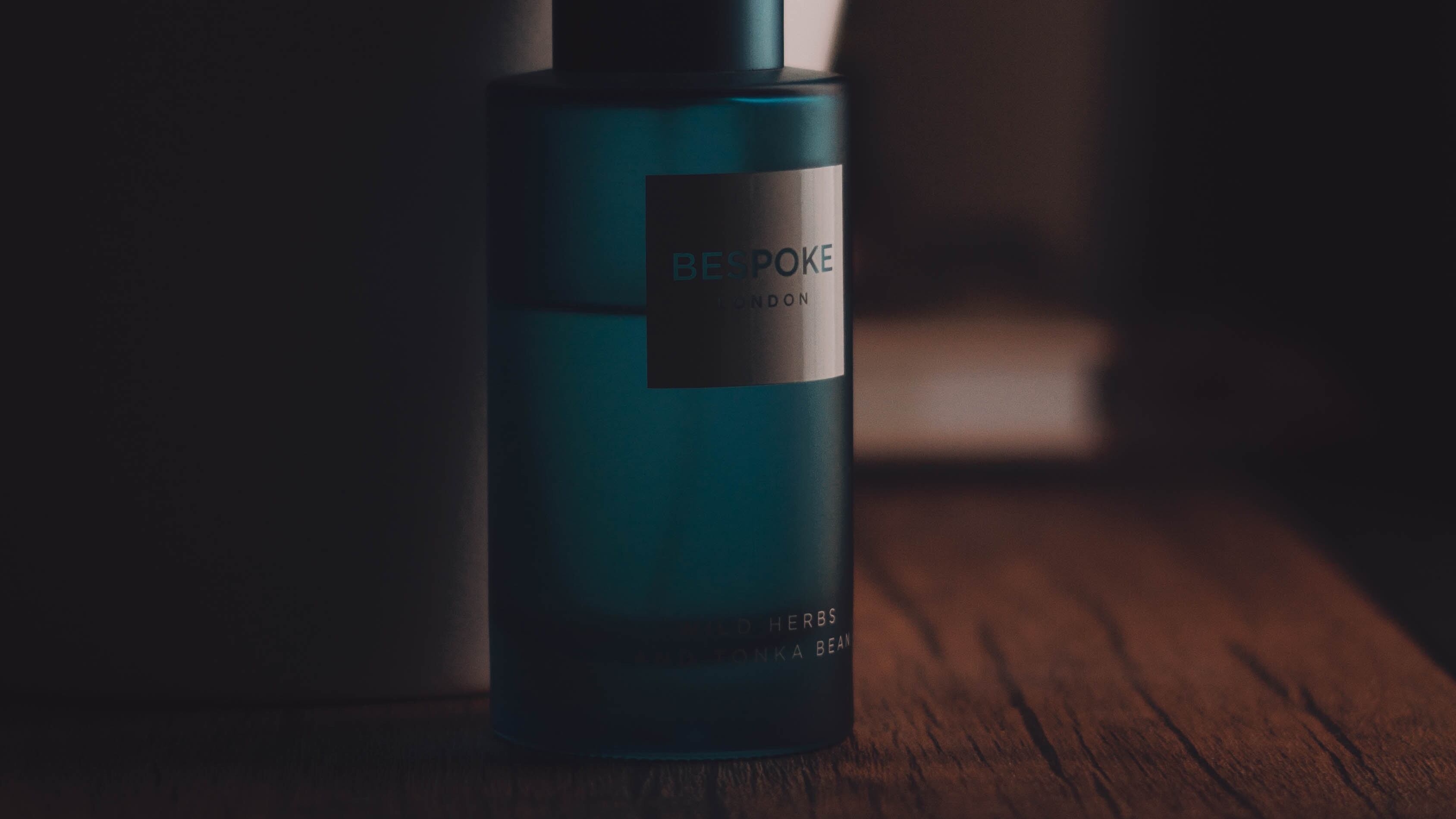 Frasco de perfume azul