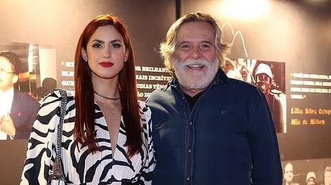 Carol Junger ao lado de Zé de Abreu