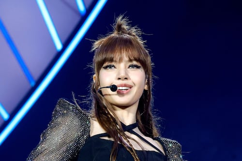 Lisa do BLACKPINK anuncia seu primeiro retorno solo e abre uma conta no TikTok
