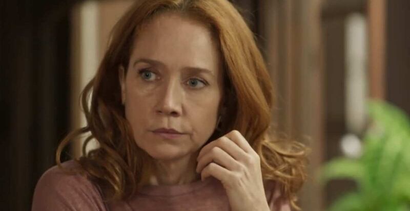 Pantanal: Irma (Camila Morgado) questiona Jove (Jesuíta Barbosa) se Juma (Alanis Guillen) está usando os cremes