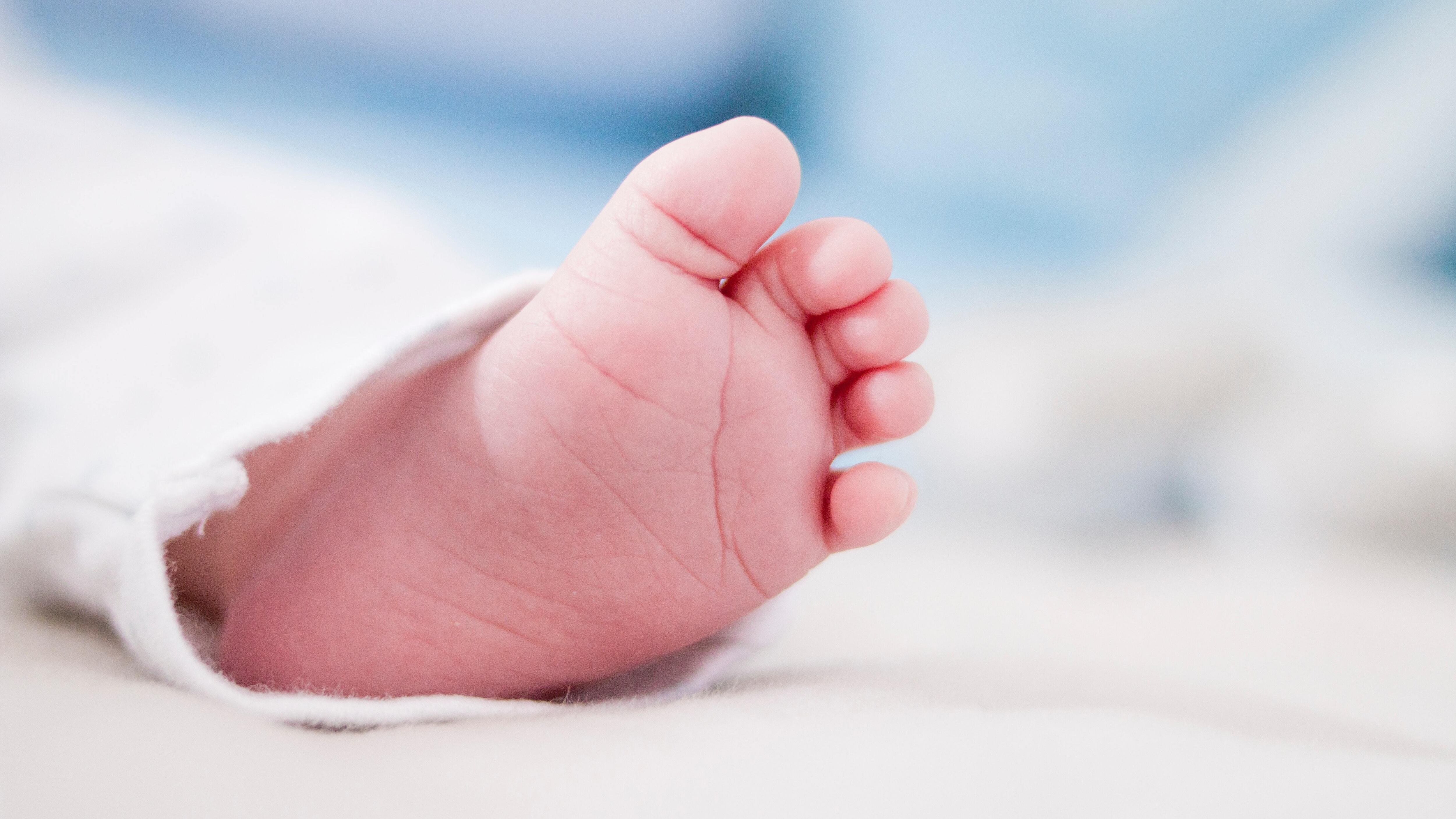 Mulher não sabia que estava esperando bebês