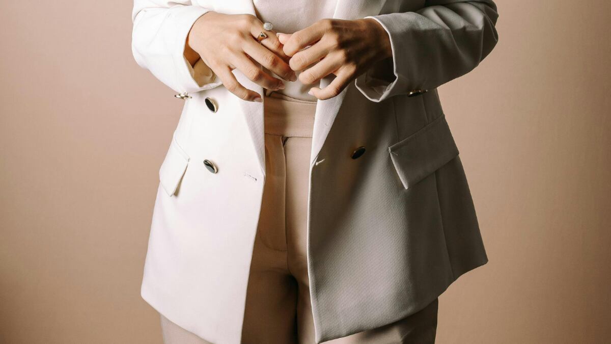 Pantalones sastre en tenencia