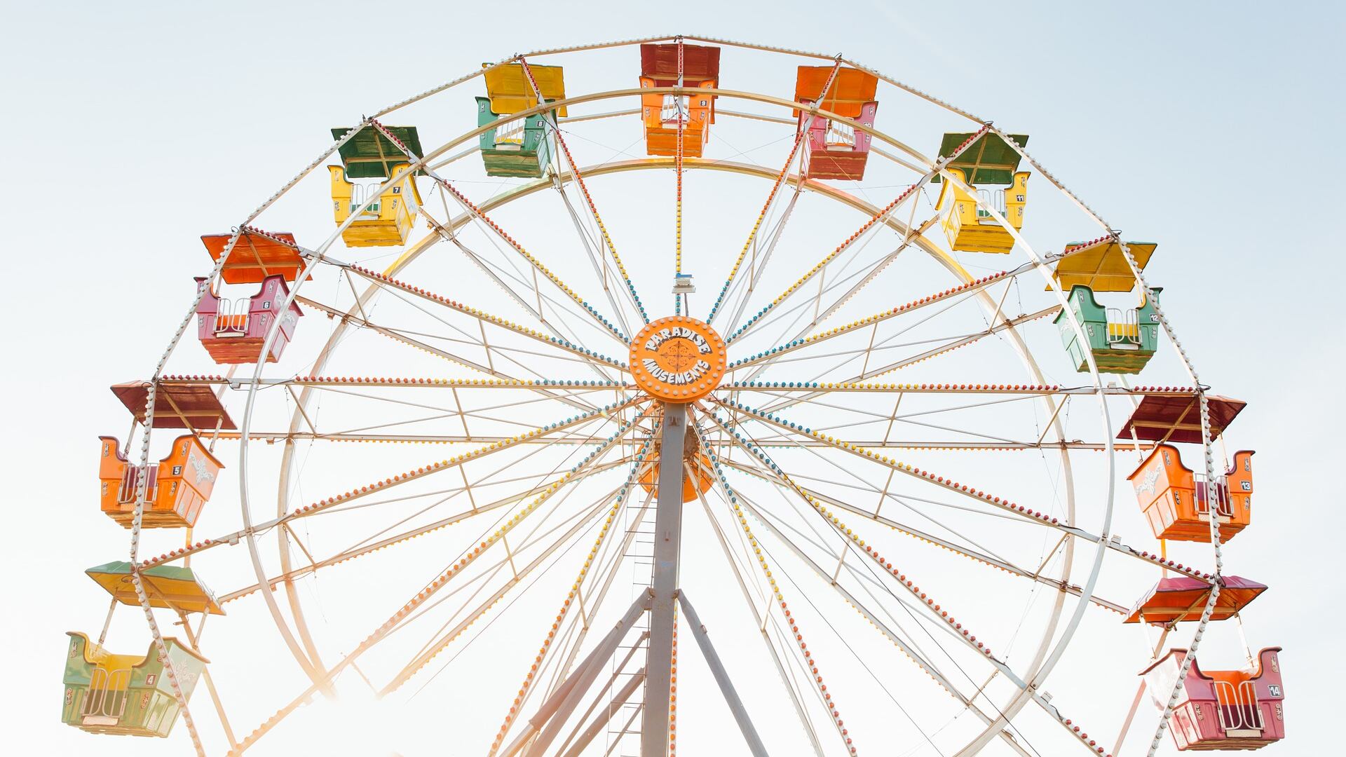 Casal é flagrado fazendo sexo em roda gigante