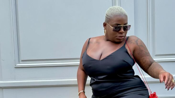 Em Paris, Jojo Todynho fala em humilhação por não conseguir ver Monalisa