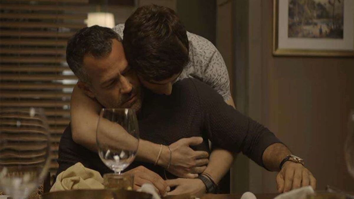 Malvino Salvador e Guilherme Leicam tiveram um romance na novela A Dona do Pedaço