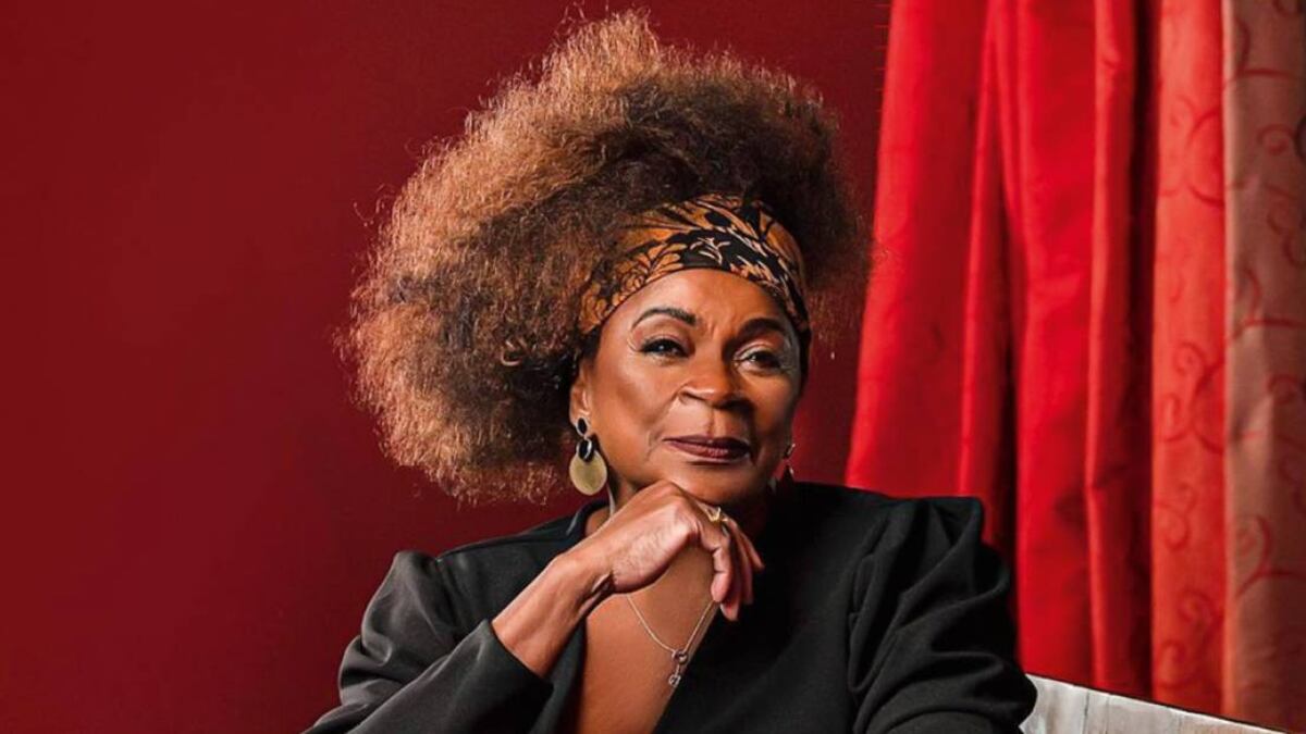 Zezé Motta participa de quadro do "Encontro” e recorda seus personagens marcantes