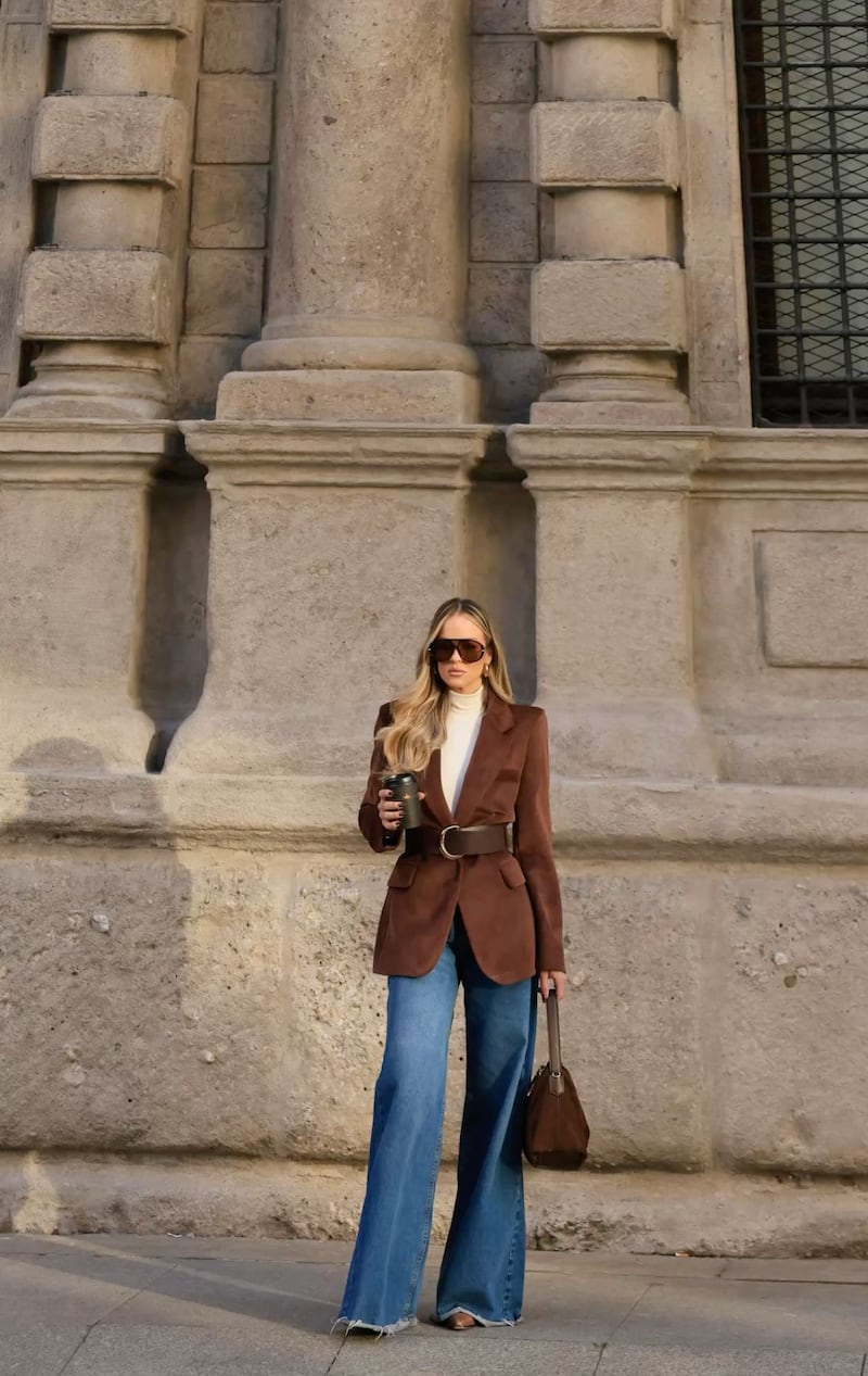 ¿Cómo usar blazer con jeans después de los 50?