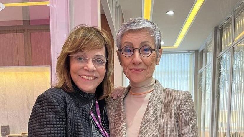 Gloria Perez e Cássia Kis nos bastidores de "Travessia"